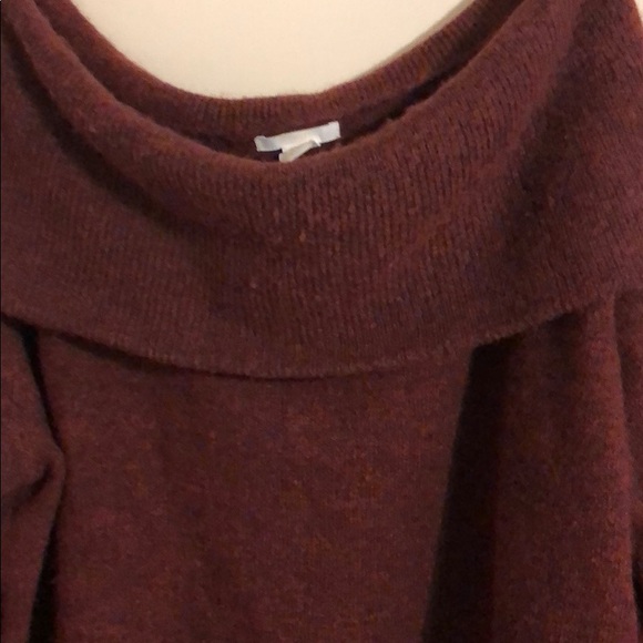 H&M off the shoulder sweater - Picture 2 of 4